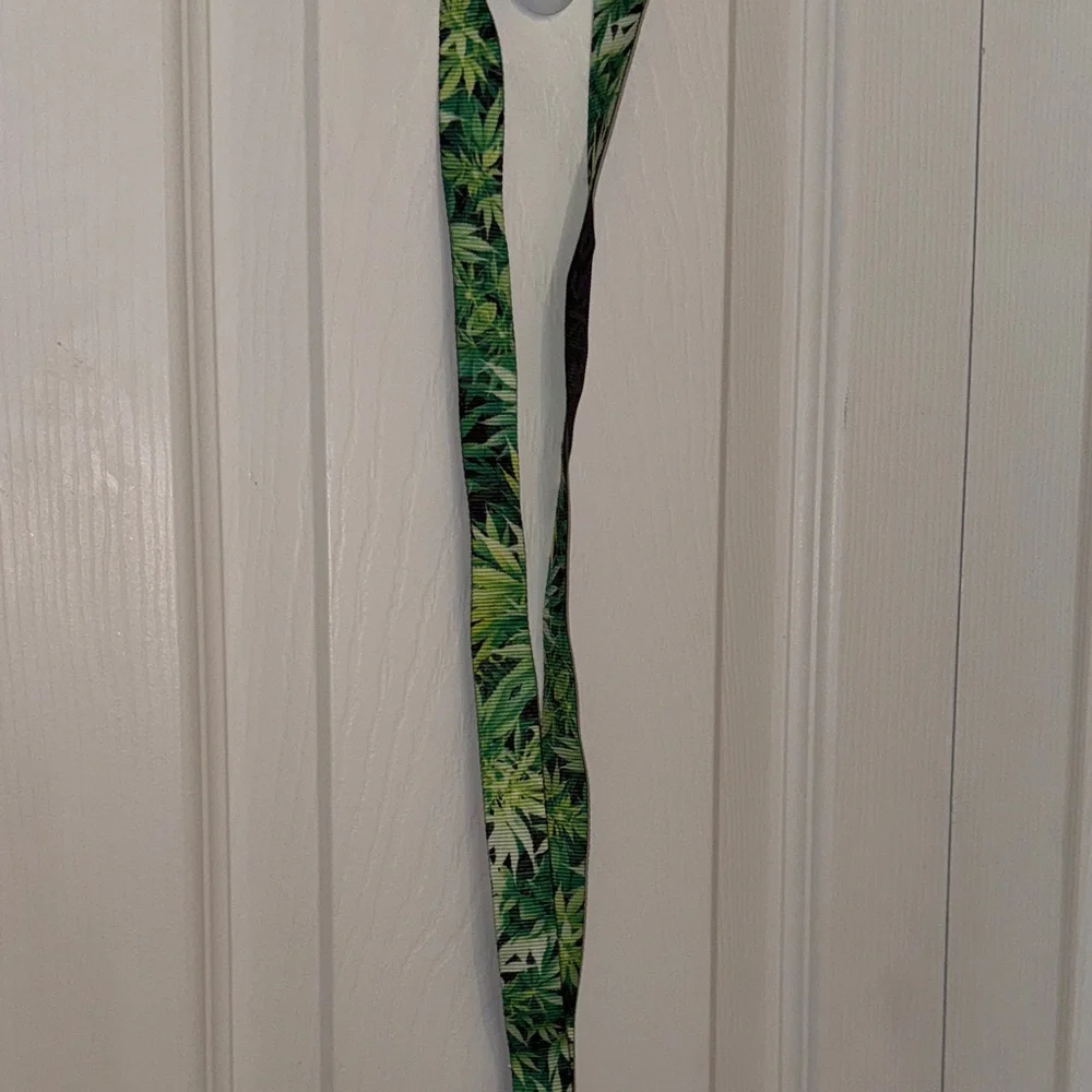 Bioworld Green Leaf LED Lanyard, NEW, light up, multi settings